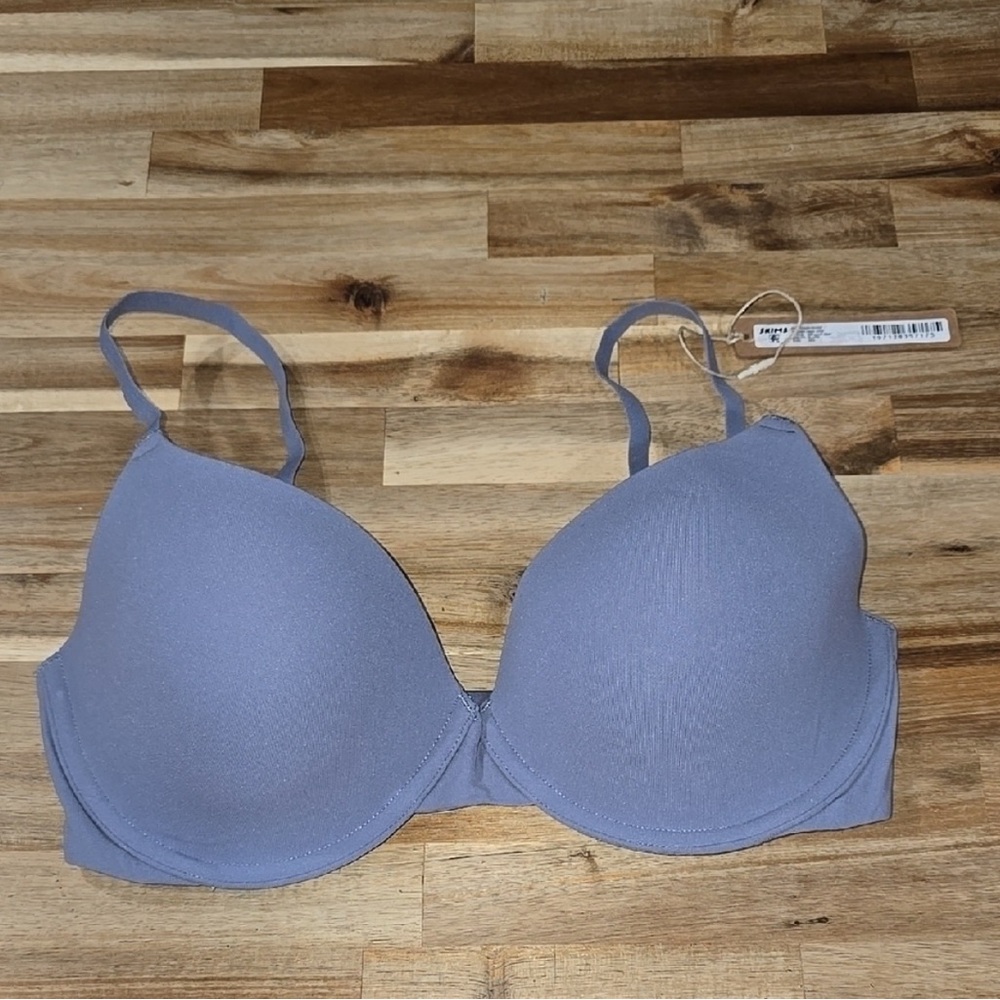 SKIMS 32D Fits Everybody T-Shirt Demi Bra —your periwinkle good luck charm 🍀